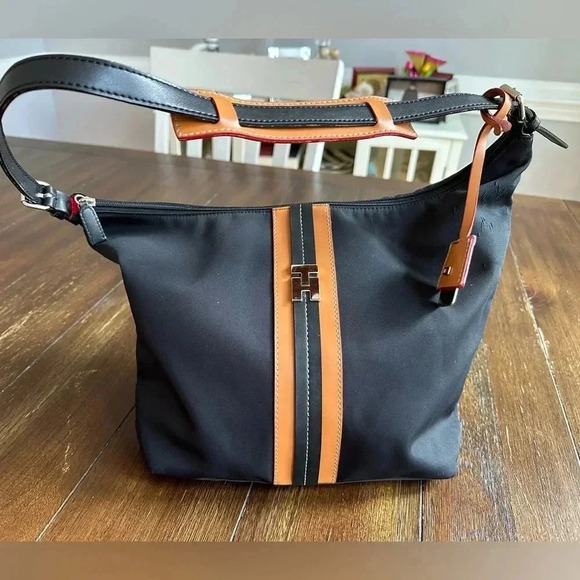 Tommy Hilfiger hobo bag - Picture 1 of 16